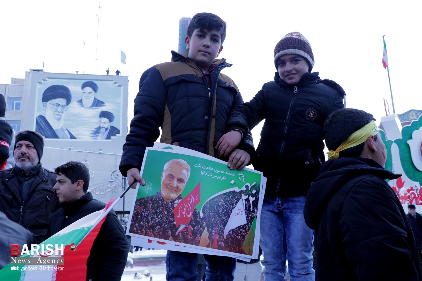 کودکان و نوجوان انقلابی در راهپیمایی 22 بهمن ارومیه