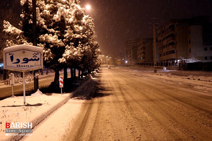 جلوه زیبای شهر ارومیه در یک شب برفی