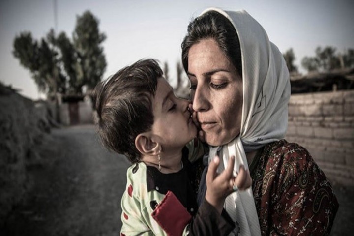 بار سنگین  فشار اقتصادی، بر دوش زنانی که مردانه با ناملایمات زندگی می جنگند