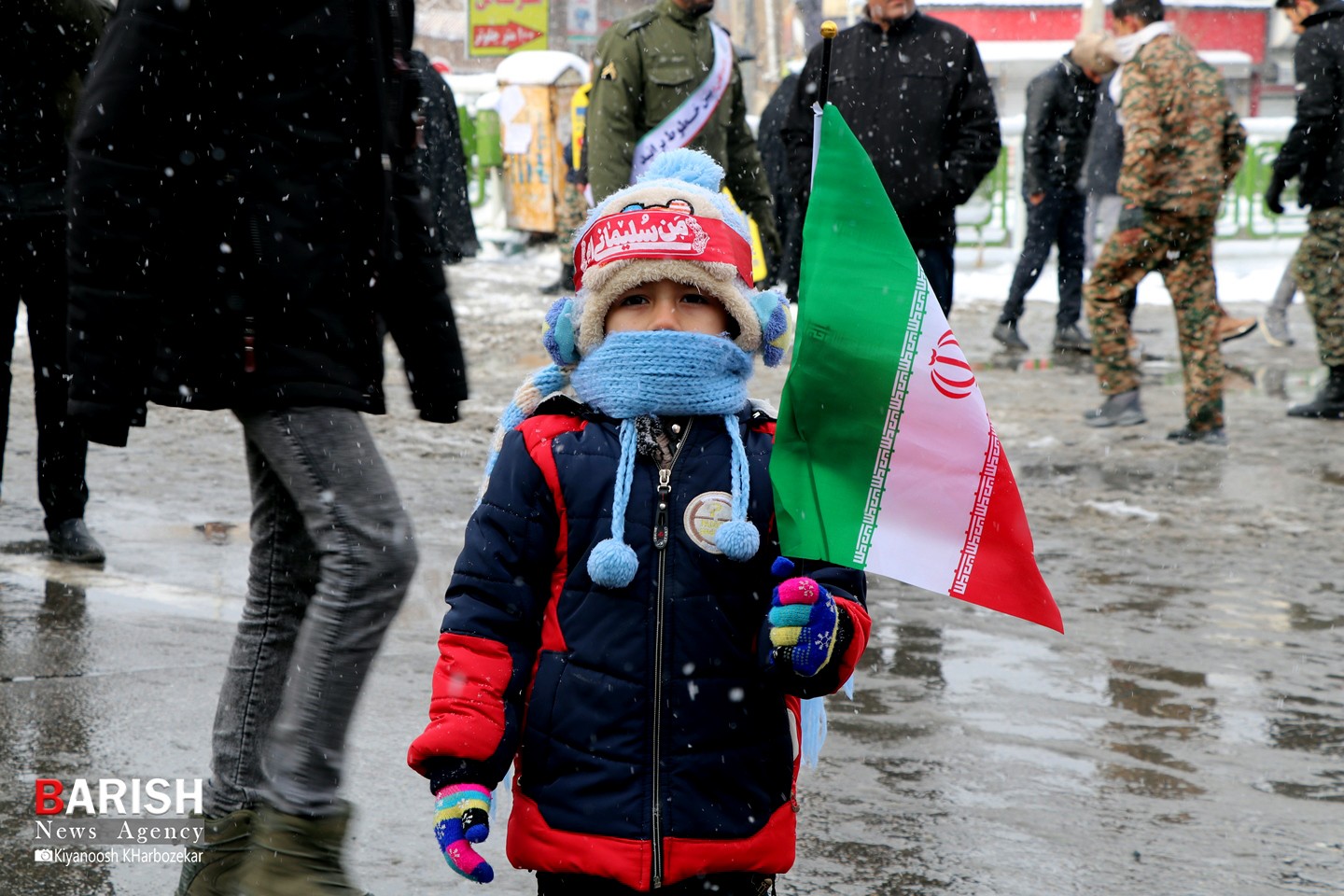 کودکان و نوجوان انقلابی در راهپیمایی 22 بهمن ارومیه