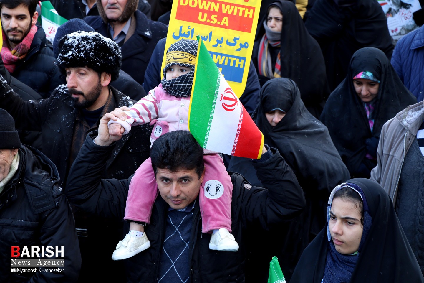 کودکان و نوجوان انقلابی در راهپیمایی 22 بهمن ارومیه