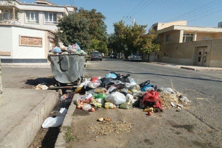 انبوه زباله‌ در معابر شهری؛ معضلی که شهروندان ارومیه‌ای را کلافه کرده ‌است