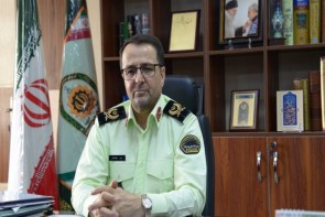 دستبند پليس بر دستان کلاهبردار ميلياردي دستبند پليس بر دستان کلاهبردار ميلياردي