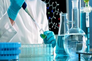 کادر آزمایشگاهی مدافعان گمنام در نبرد با کرونا