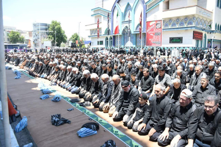 اقامه نماز ظهر عاشورا در میدان امام حسین (ع) ارومیه
